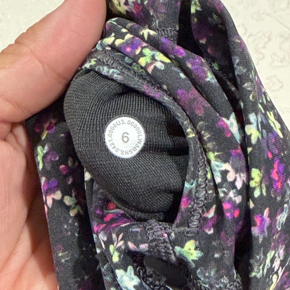 Floral Patterned Lululemon leggings - Picture 8 of 8